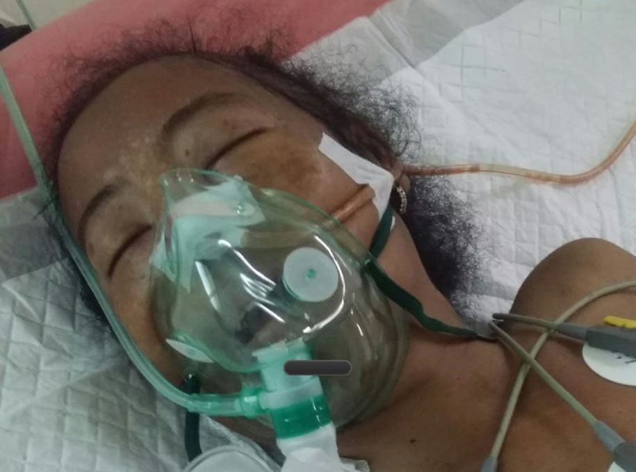 Syamsiyah, pasien Gagal ginjal yang kini tidak sadarkan diri di ruang ICU RSUD Panglima Sebaya Tanah Grogot (Foto: Istimewa)
