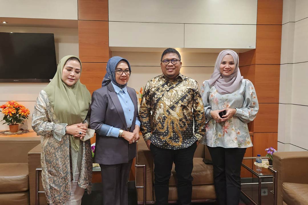 Wakil Walikota Bontang Najirah bersama Anggota Komisi V DPR RI Irwan saat Wakil Walikota Bontang melakukan kunjungan kerja ke Komisi V DPR RI, Rabu (14/6/2023).