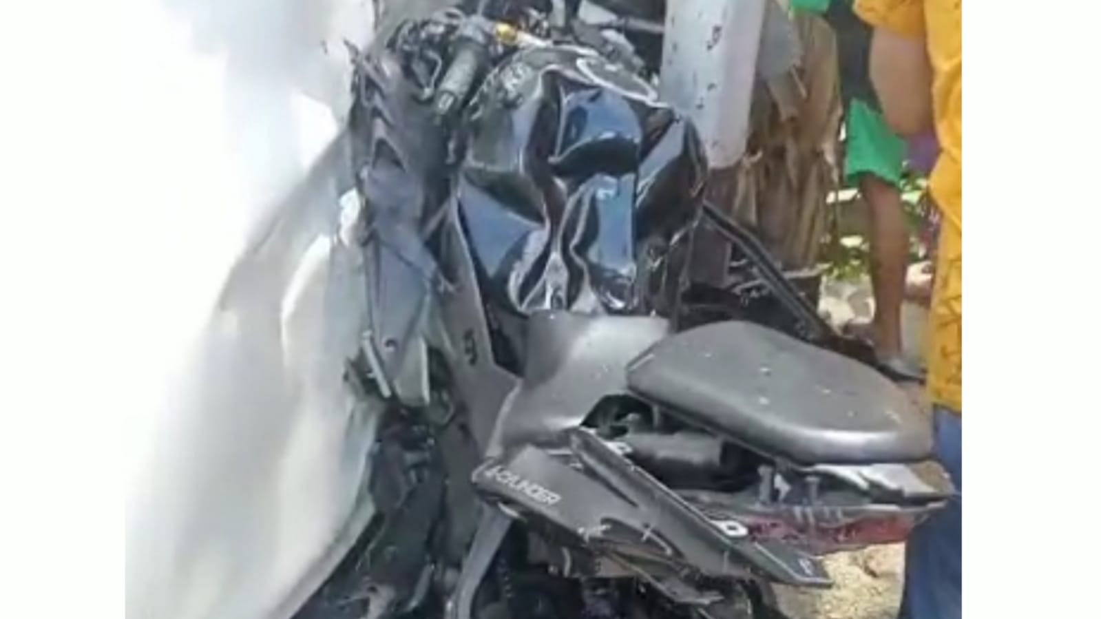 Foto Insiden KM 19, Antara Motor Vs Mobil
