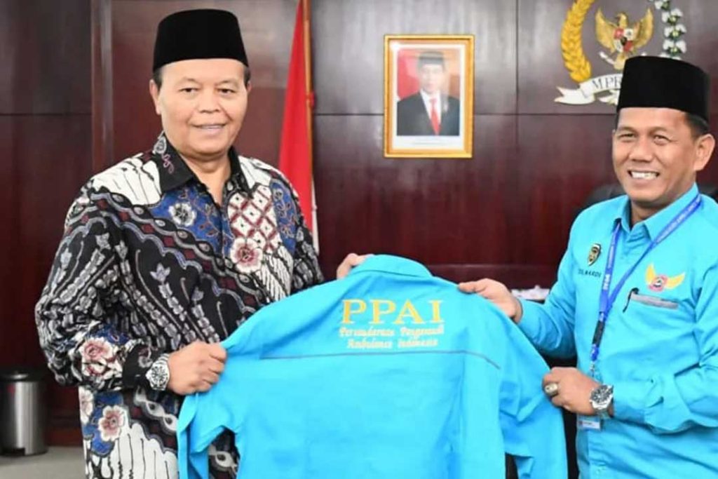 Ketua umum PPAI Zulhardi saat bertemu Wakil Ketua MPR RI Dr. M Hidayat Nurwahid Lc.MA.