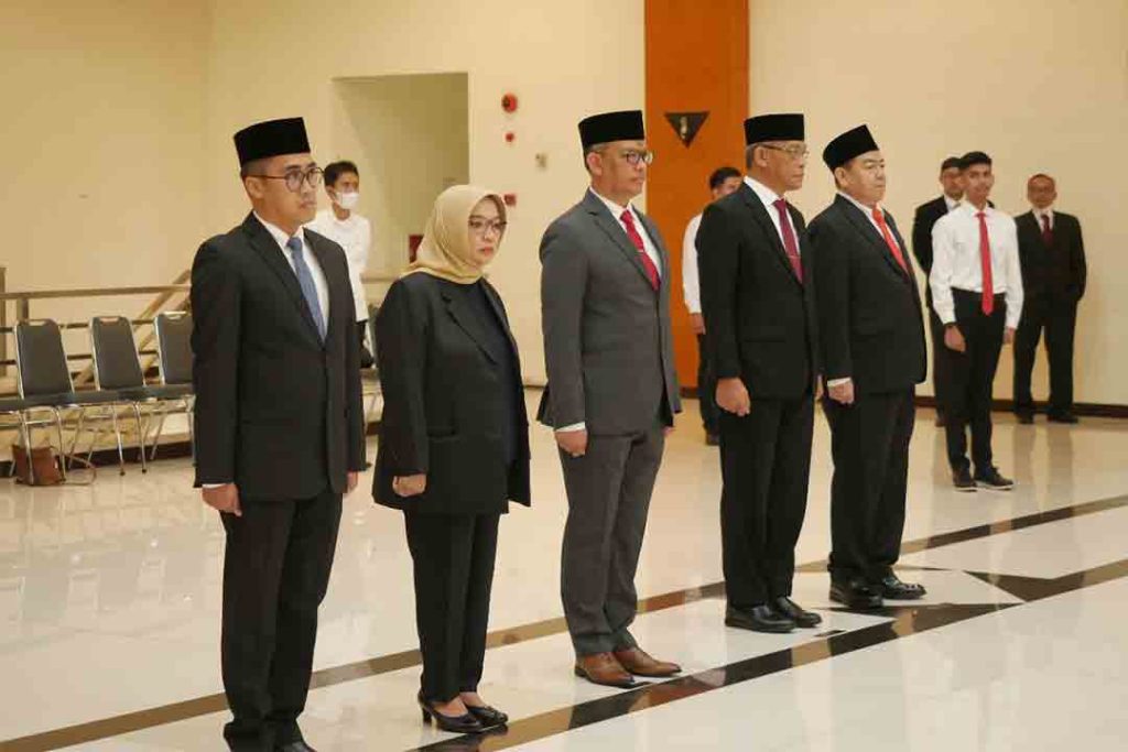 Pelantikan enam orang pejabat tinggi pratama dan penandatanganan pakta integritas oleh tiga staf khusus OIKN di Gedung Krida Bhakti, Sekretariat Negara, Jakarta, pada Senin (05/06/2023).