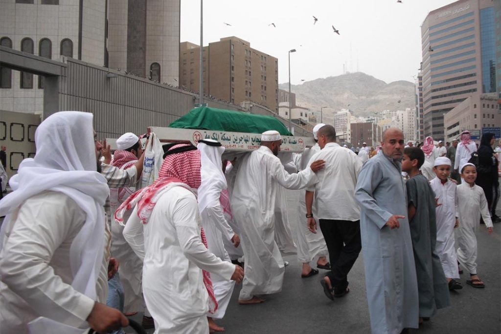 Jamaah haji yang meninggal di Makkah di sholatkan di Masjidil Haram ba'da sholat fardhu berjamaah.