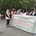 IPSM saat melaksanakan aksi di simpang 4 Voorvo Samarinda.