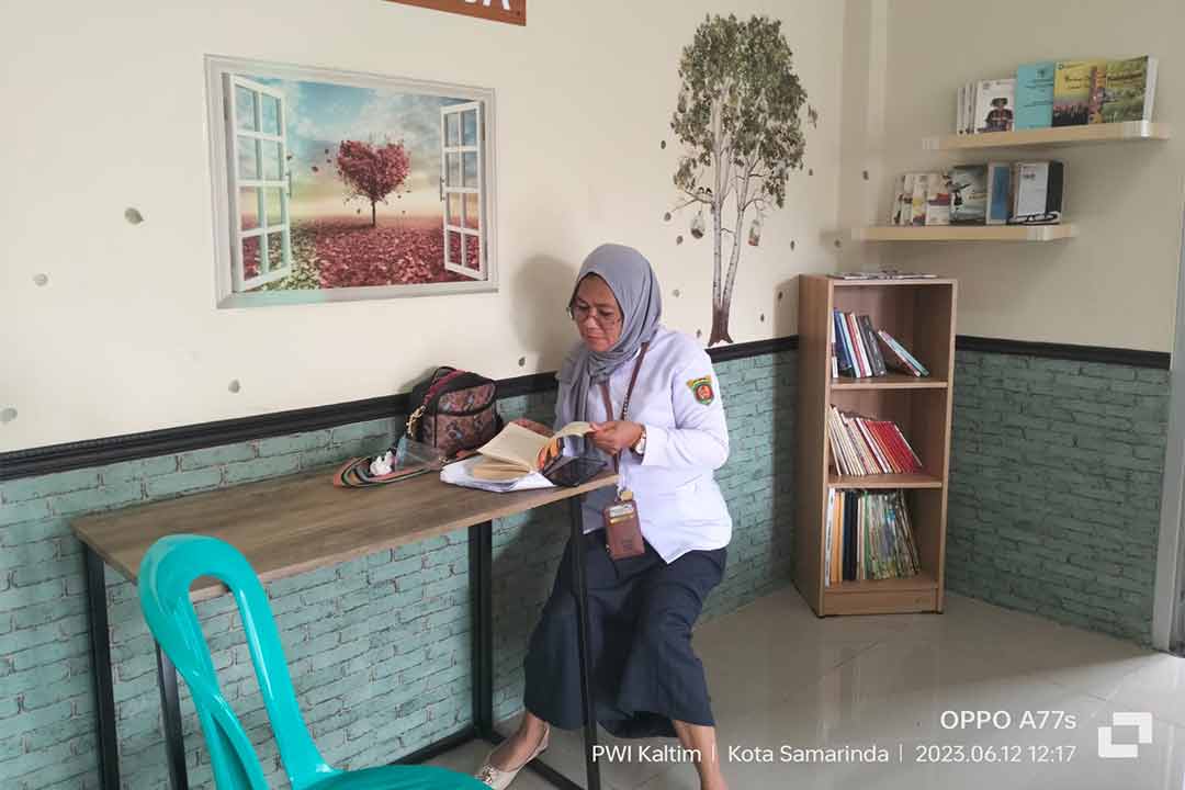 Perpustakaan mini (Pojok Baca) yang ada di kelurahan Sempaja Timur.