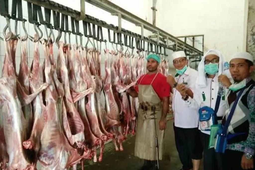 Pelaksanaan pemotongan hewan kurban dan pembayaran hadyu di RPH Al-Ukaisyiyah di Makkah.