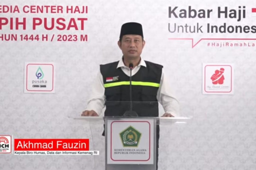 Akhmad Fauzin, saat menyampaikan siaran persnya di MCH PPIH Pusat di Asrama haji Pondok Gede Jakarta, Selasa siang, 27 Juni 2023.