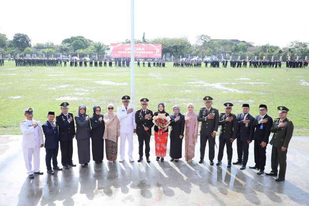 Upacara HUT Bhayangkara ke-77 di Stadion Bessai Berinta, Dihadiri Walikota Bontang, Wakil Walikota Bontang dan Stakeholder Kota Bontang, Sabtu (1/7/2023)