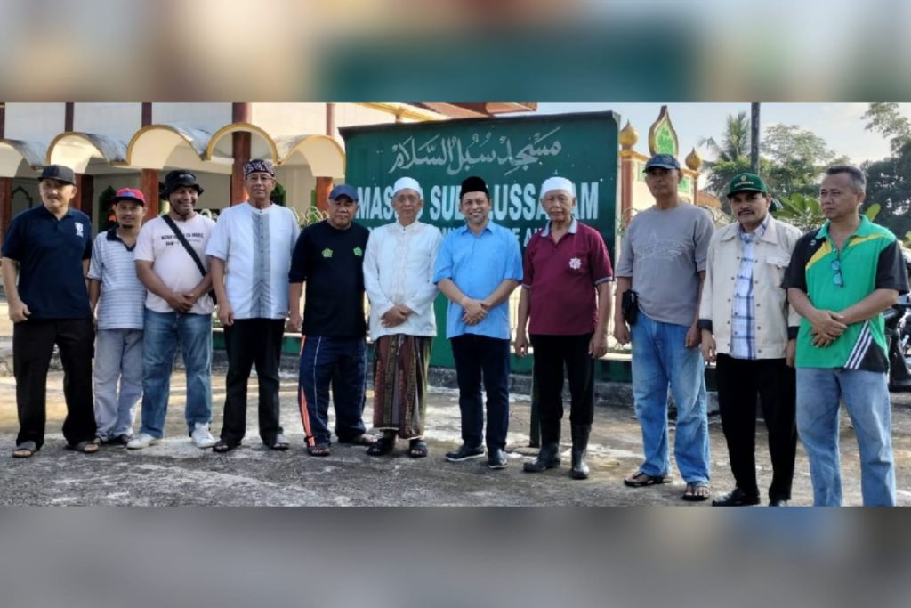 Wagub kaltim Hadi Mulyadi foto bersama pengurus MUI kaltim usai sembelih hewan kurban