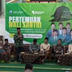 Ketua yayasan Husnul Khotimah KH Mu'tamad saat menyampaikan sambutannya pada acara Pertemuan Wali Santri.