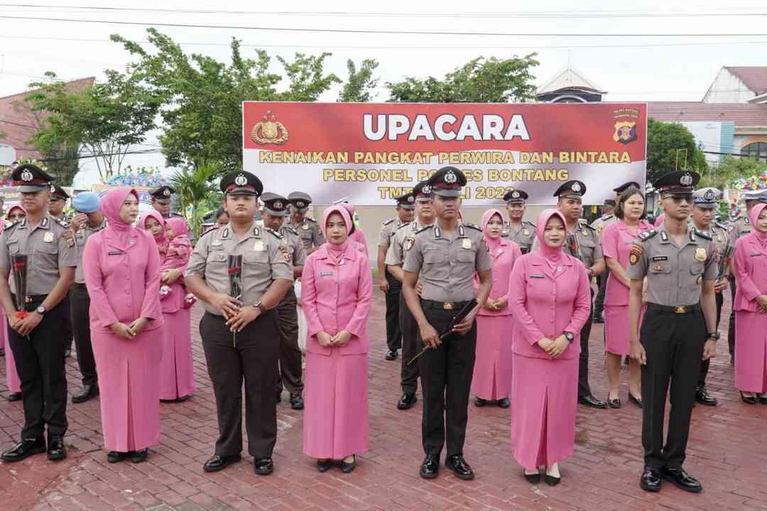 Upacara Kenaikan Jabatan 32 personil polisi Bontang di Lapangan Mako Polres Bontang, Selasa (4/7/2023)