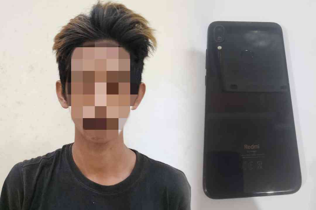 Pelaku APP (29) berhasil diamankan beserta barang bukti Handphone Xiaomi Redmi Note 7 hitam.