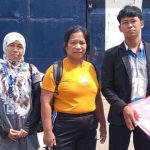 Sitti Ara (Klien Sentra Budi Luhur) di dampingi Irawan (PWI Kaltim Peduli) dan Siti Nur (Resos Kaltim)