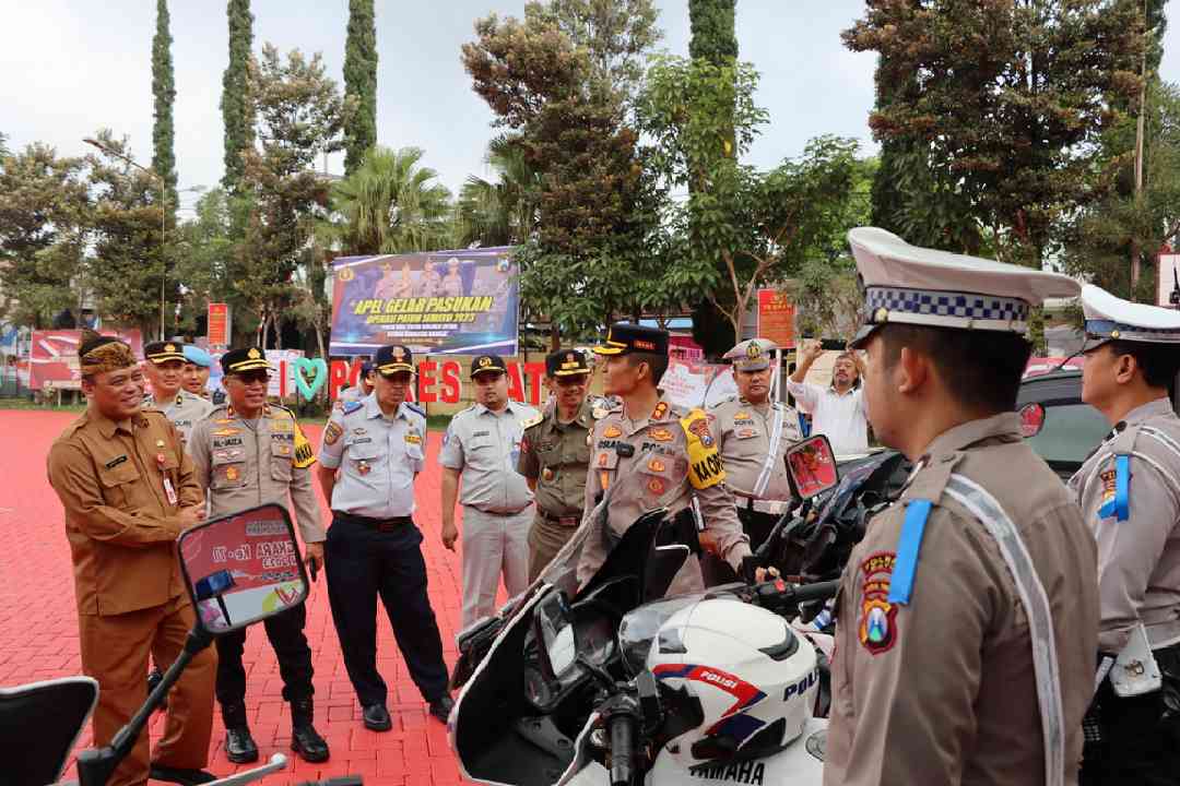 Kapolres Batu AKBP Oskar Syamsudin dalam apel gelar operasi patuh semeru 2023
