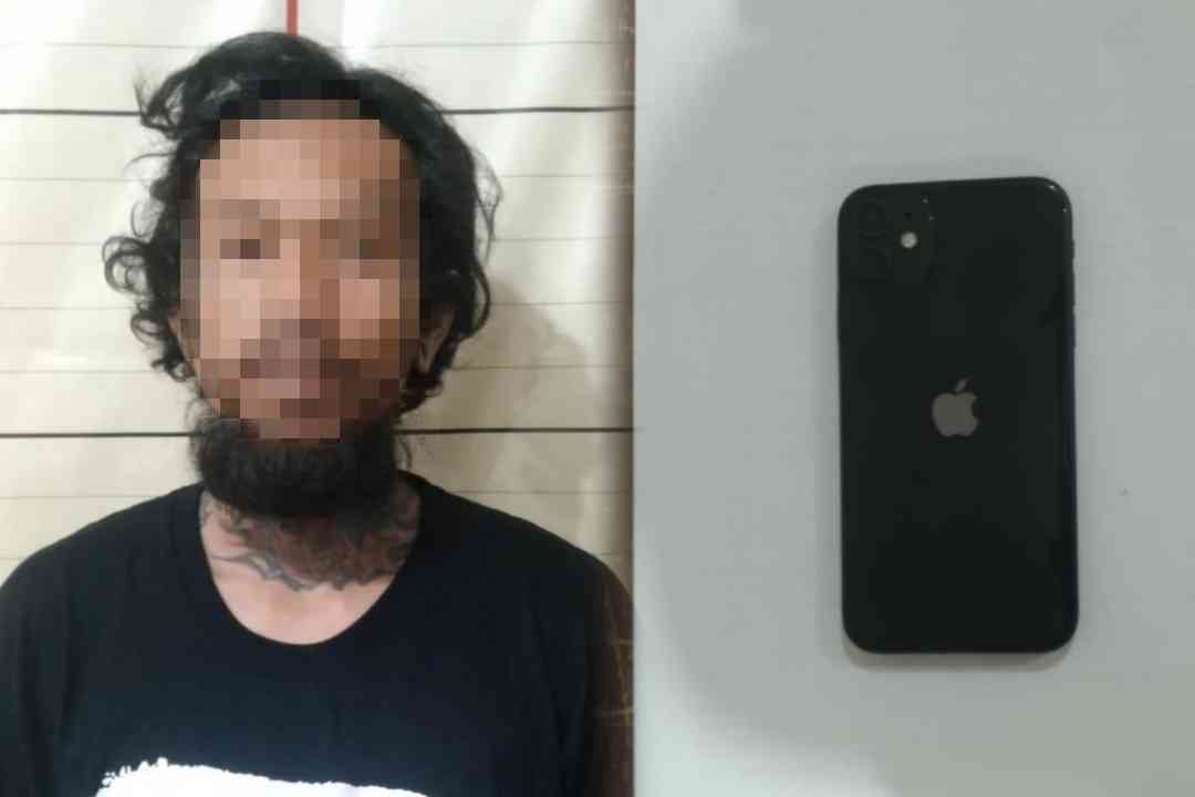 Pelaku TW (31) telah diamankan beserta barang bukti ponsel iPhone 11 hitam curian di Jalan Kapal pinisi 7, Kelurahan Loktuan, Bontang Utara, Selasa (11/7/2023).