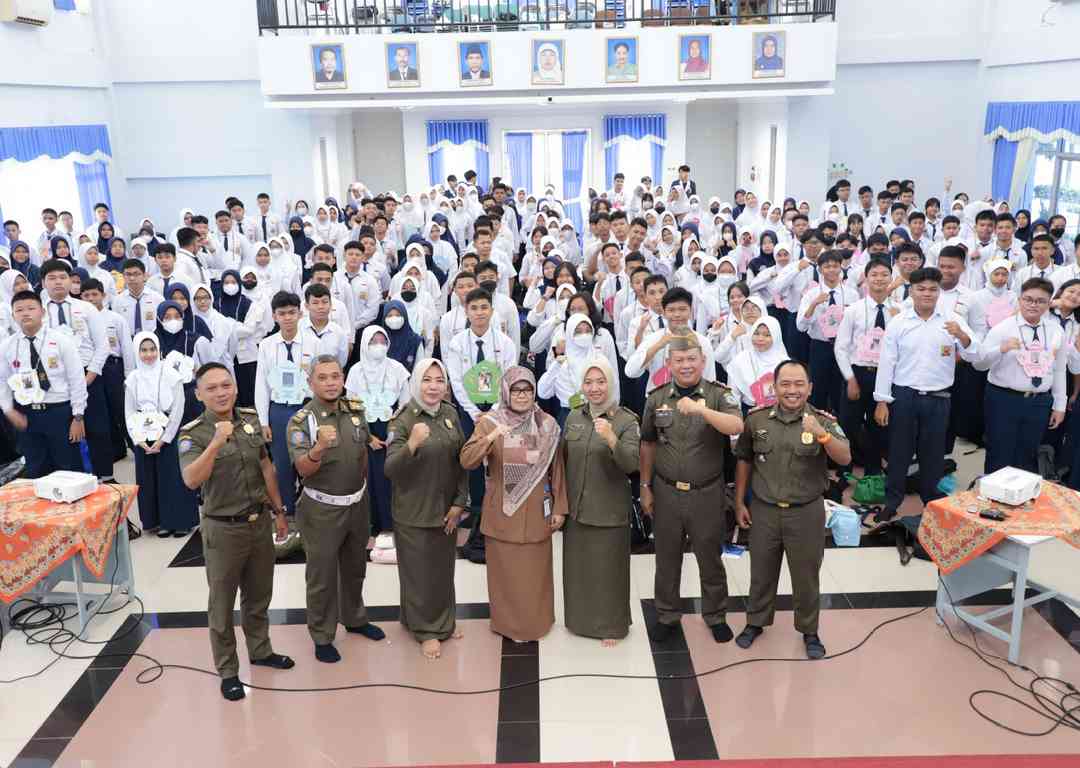 Kegiatan sosialisasi dalam rangka Masa Pengenalan Lingkungan Sekolah (MPLS) di enam sekolah oleh Satpol PP Kota Bontang, Rabu (12/7/2023)