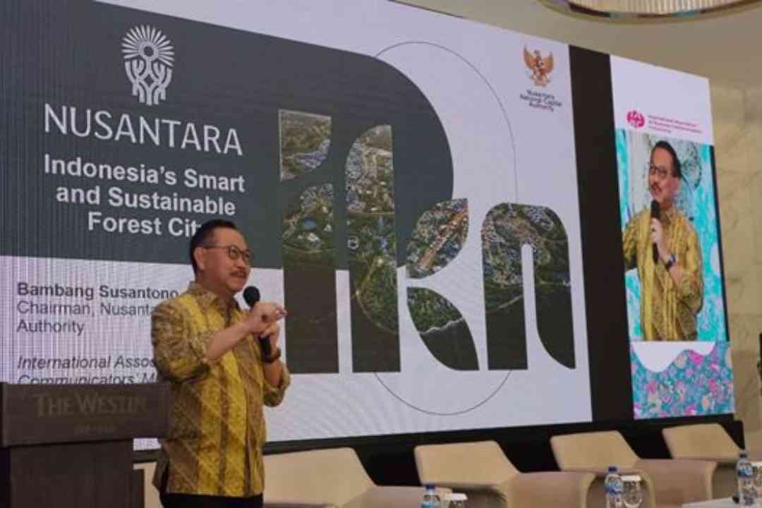 Kepala Otorita IKN, Bambang Susantono, memberikan pemaparan tentang keberadaan Ibu Kota Nusantara di depan peserta International Association of Business Communicators (IABC), Indonesia Mid-Year Conference 2023 yang berlangsung pada 14 Juli 2023 di Jakarta