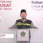 Koordinator Media Center Haji (MCH) PPIH Pusat Dodo Murtado saat menyampaikan keterangan pers di Asrama Haji Pondok Gede Jakarta, Ahad, 16 Juli 2023 siang.