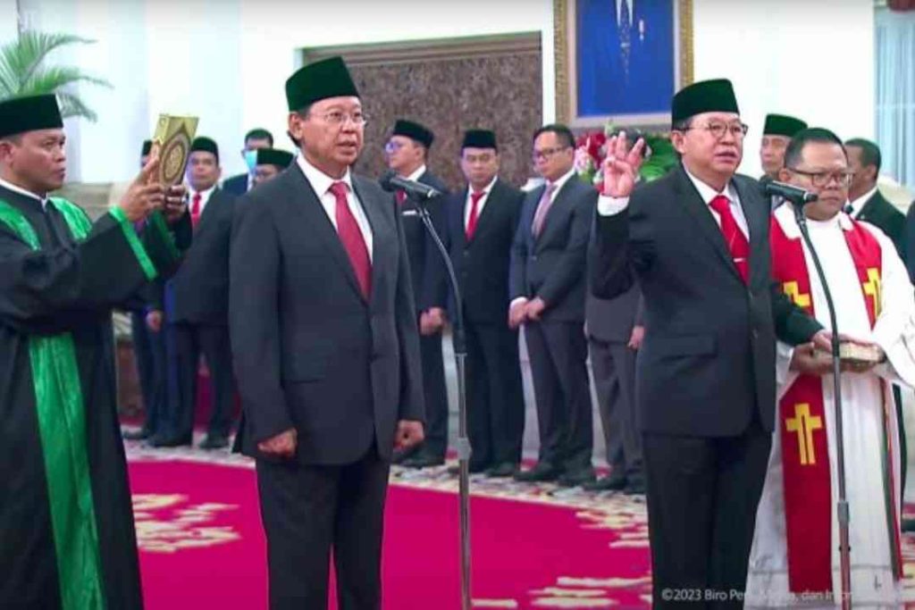 Djan Faridz dan Gandi Sulistiyanto saat dilantik jadi Wantimpres oleh Presiden RI Joko Widodo, Senin, 17 Juli 2023 pagi di Istana Negara di Jakarta.