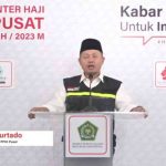 Dodo Murtado Koordinator Media Center Haji (MCH) PPIH Pusat saat menyampaikan keterangan pers di Asrama Haji Pondok Gede Jakarta, Senin, 17 Juli 2023 siang
