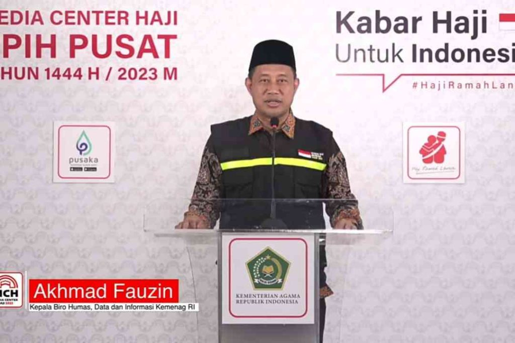 Akhmad Fauzin, Kepala Biro Humas Data dan Informasi Kementerian Agama RI saat menyampaikan keterangan pers dari Media Center Haji (MCH) PPIH Pusat di Asrama Haji Pondok Gede Jakarta, Kamis, 20 Juli 2023.