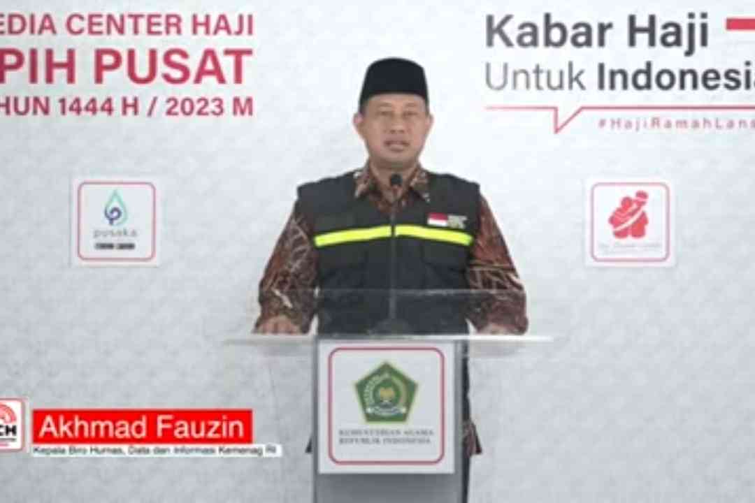 Akhmad Fauzin, Kepala Biro Humas Data dan Informasi Kementerian Agama RI saat menyampaikan keterangan pers dari Media Center Haji (MCH) PPIH Pusat di Asrama Haji Pondok Gede Jakarta, Jum'at siang, 21 Juli 2023.