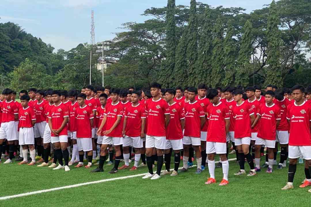 Proses seleksi pemain untuk Timnas Indonesia U-17 di Borneo Training Center, komplek Stadion Madya Kadrie Oening Sempaja Samarinda, Sabtu (22/7).