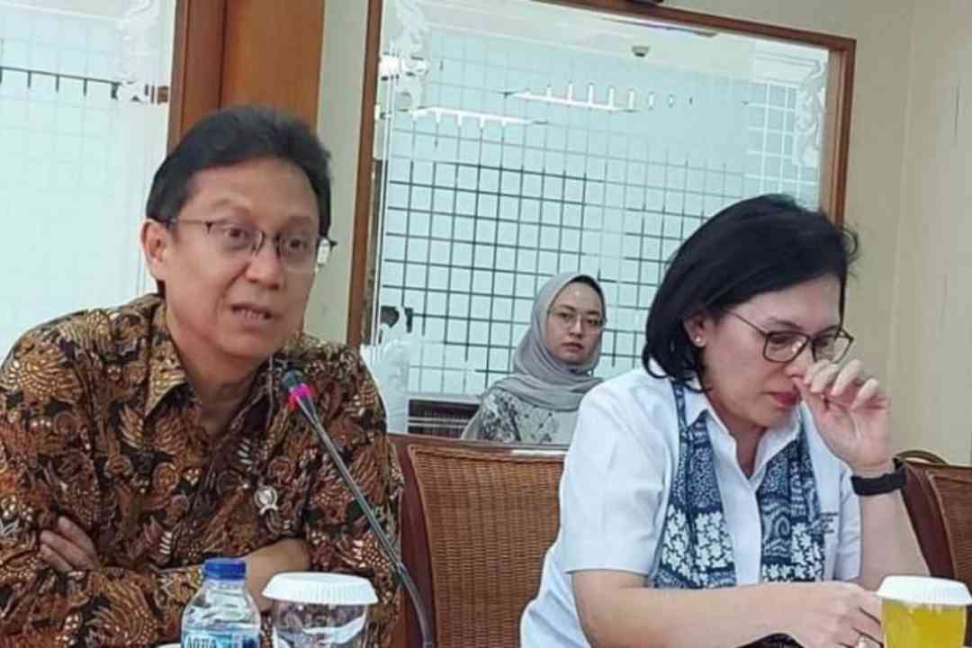 Budi Gunadi Sadikin, Menteri Kesehatan (Menkes) RI (kiri).