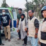 IPSM kota Samarinda saat evakuasi warga Terlantar yang sedang sakit di Masjid Asshobirin Perum Tepian Sempaja ke RSUD IA Moeis Samarinda Seberang