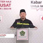 Dodo Murtado Koordinator Media Center Haji (MCH) PPIH Pusat saat menyampaikan keterangan pers di Asrama Haji Pondok Gede Jakarta, Kamis, 27 Juli 2023.