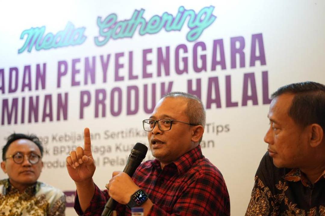 Staf Khusus Menteri Agama Wibowo Prasetyo (tengah)