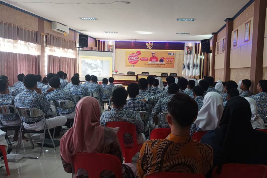 Workshop Video Competition di Adakan di Ruang Rapat SMK Negeri 8 Samarinda Bersama Guest Start Julak Atui.