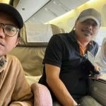 Setelah dinyatakan sehat dan laik terbang, Atikah Suranata Yalman, jamaah haji kloter JKS-53 diantar pulang ke Tanah Air.