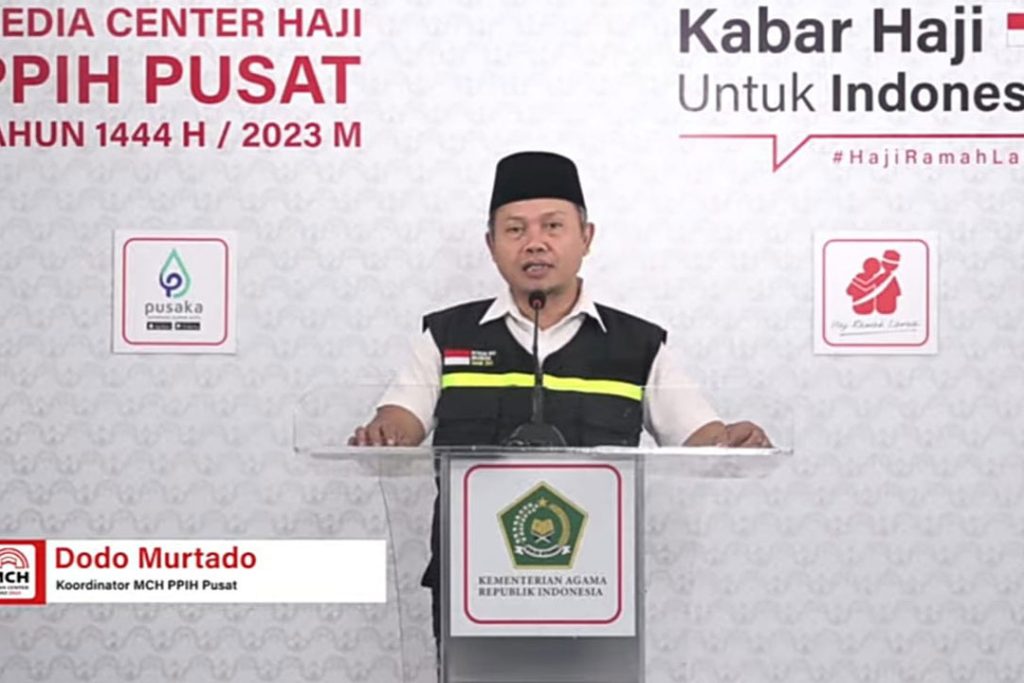 Dodo Murtado, Koordinator Media Center Haji (MCH) PPIH Pusat saat menyampaikan keterangan pers di Asrama Haji Pondok Gede Jakarta, Selasa 1 Agustus 2023.