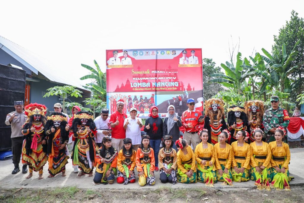 Suasana Perayaan HUT RI ke-78, Kelurahan Satimpo Gelar Lomba Mancing Ikan Lele