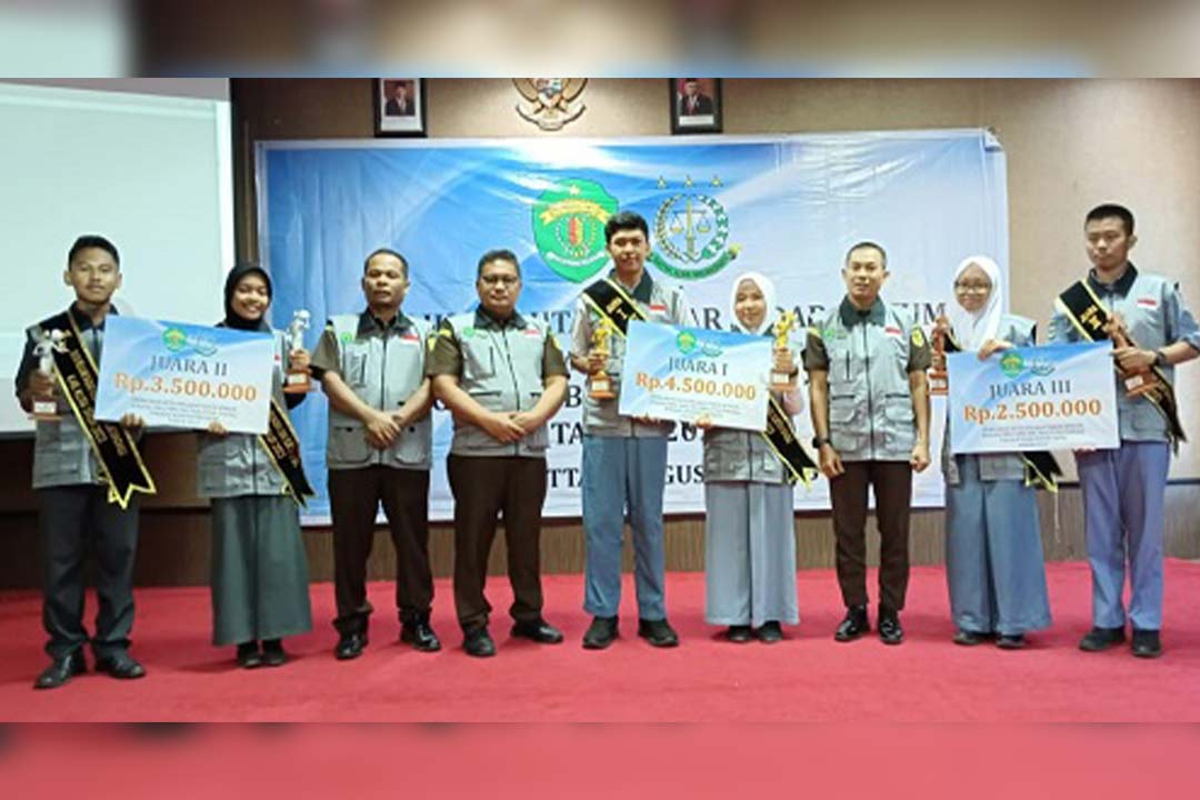 Pelajar dari SMA Negeri 1 Sangatta Selatan berhasil keluar sebagai juara dalam pemilihan Duta Pelajar Sadar Hukum Tingkat Kabupaten Kutai Timur 2023.