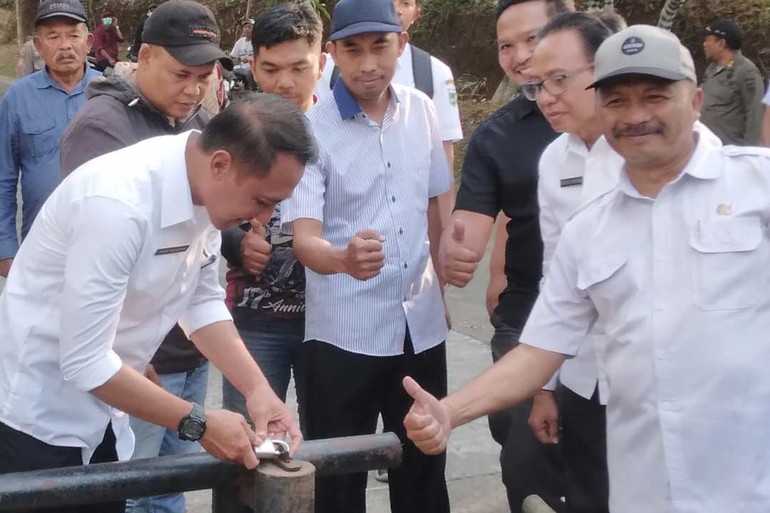 Kepala DHL Batu menutup TPA Tlekung Batu