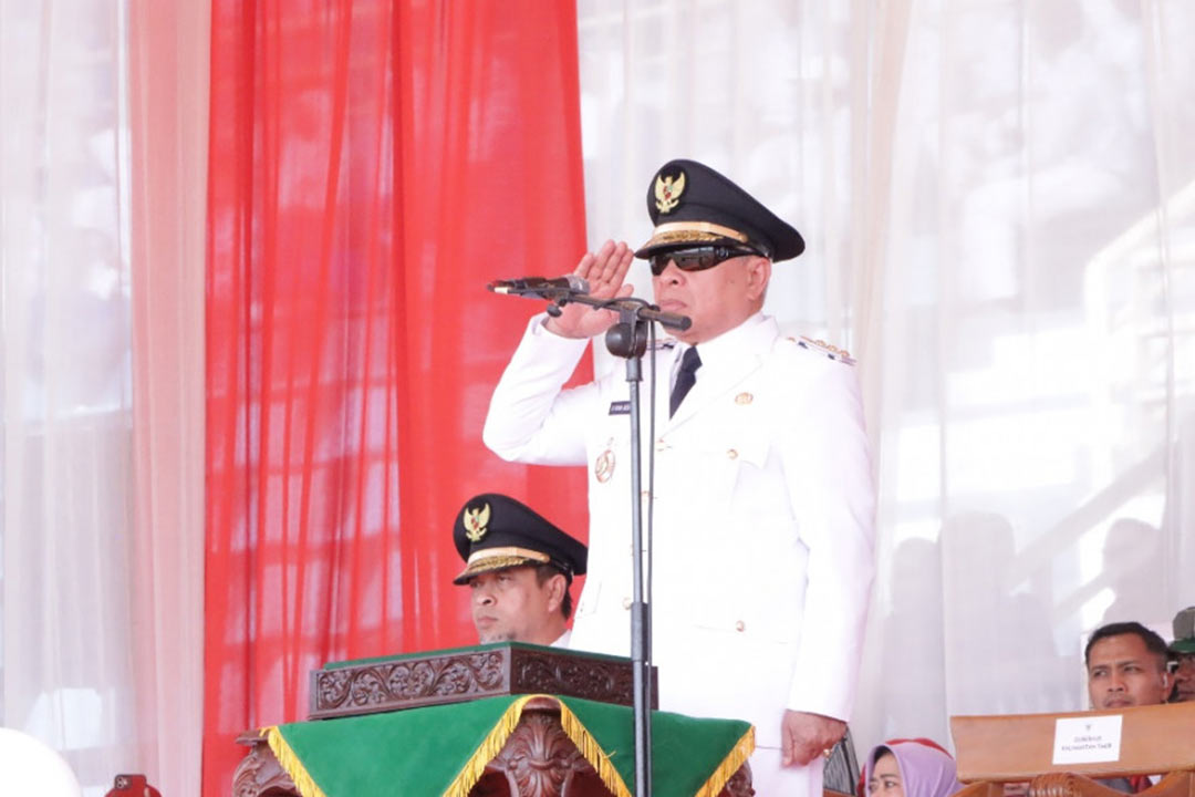 Gubernur Kaltim, Isran Noor saat menjadi inspektur upacara. (Foto: Diskominfo Kaltim)