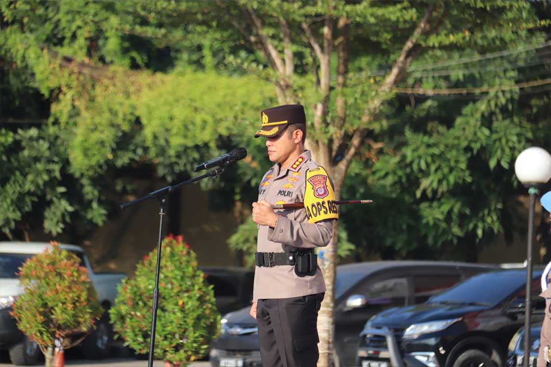 Kapolresta Samarinda Kombes Pol Ary Fadli ketika memimpin upacara kenaikan pangkat di Lapangan Mapolresta Samarinda. Selasa (01/08/2023).