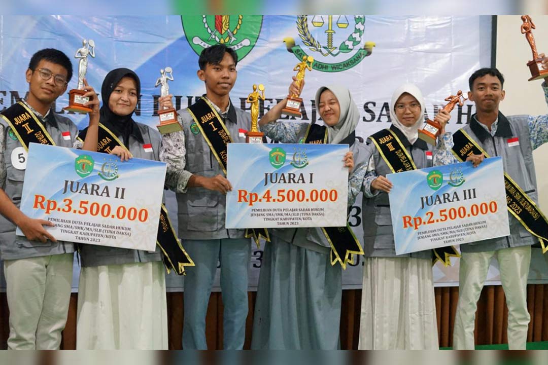 Juara pada pemilihan Duta Pelajar Sadar Hukum jenjang SMA/SMK/MA/SLB (Tuna Daksa) Tingkat Kota Bontang Tahun 2023