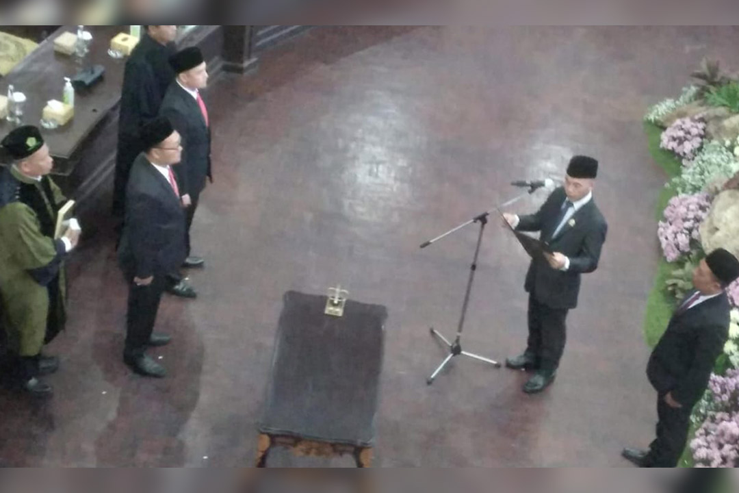 Pengukuhkan Heri Susilo dan Arta Wijaya sebagai anggota DPRD Kota Batu pergantian antar waktu (PAW), Rabu, 23 Agustus 2023.
