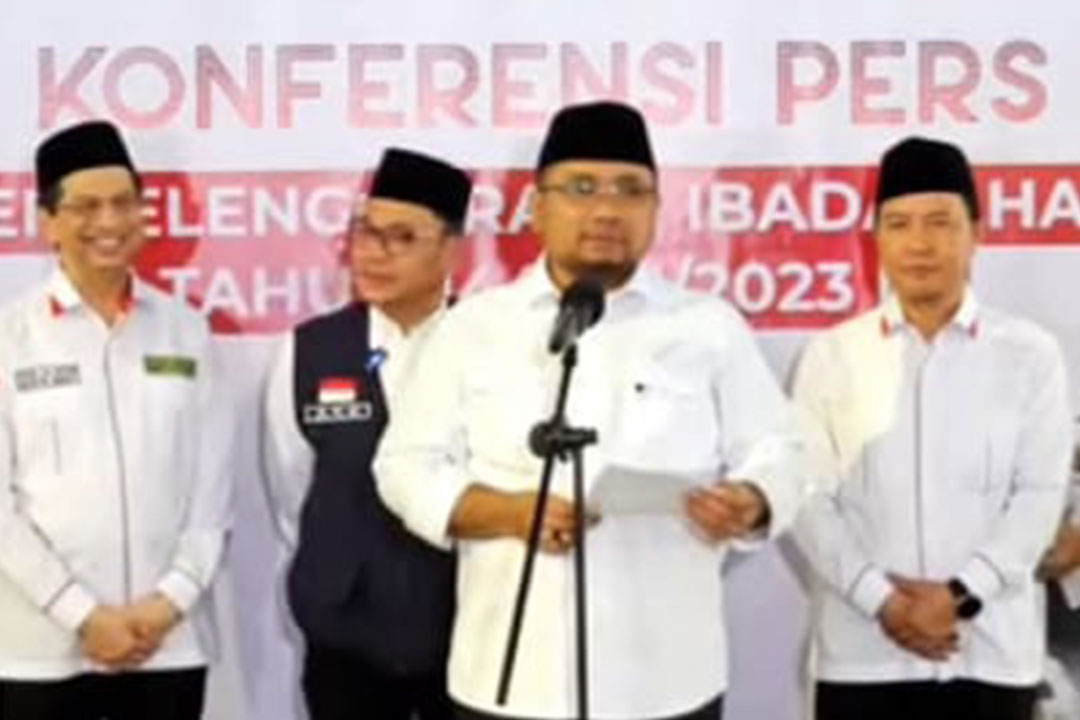 Menteri Agama Yaqut Cholil Qaumas saat menyampaikan keterangan pers di Bandara Soekarno Hatta Tangerang Banten, Sabtu, 5 Agustus 2023.
