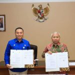 Sekjen Kemenag dan Sekjen Komisi Nasional Hak Asasi Manusia Henry Silka Innah usai penandatanganan nota perjanjian kerjasama.