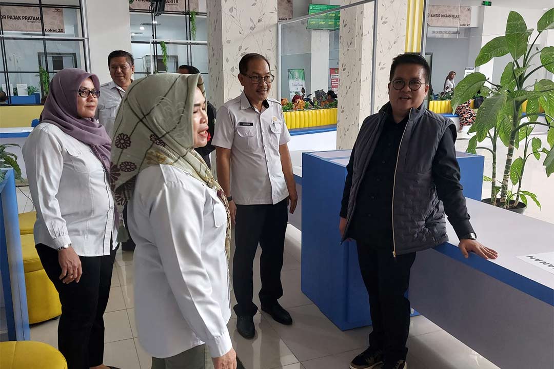 Wabup Kukar Rendi Solihin Saat Mengunjungi MPP.