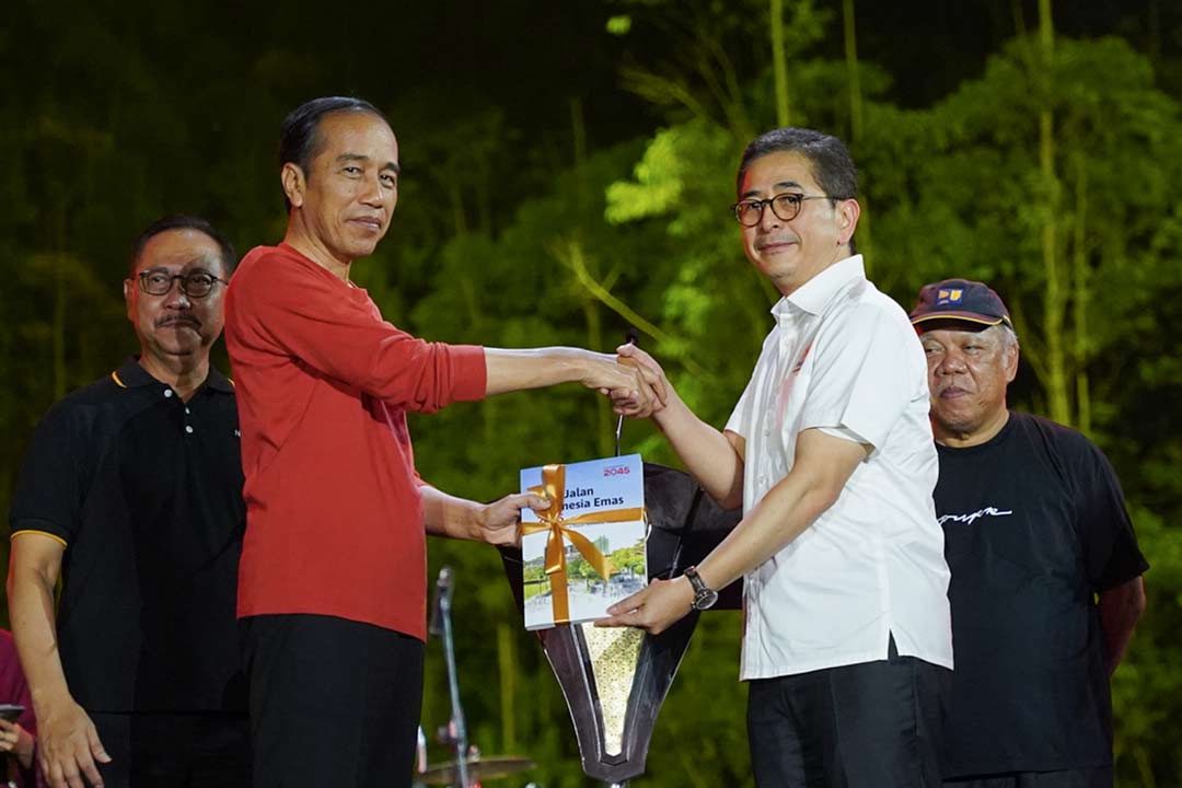 Kadin Indonesia Serahkan Peta Jalan Indonesia Emas 2045 ke Presiden Joko Widodo di IKN