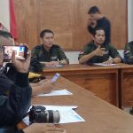 Dari Kiri: Muh. Shafiq Tahir (DPPO KPMKB), Rijal (Ketua Umum KPMKB) dan Pandawa Borniat (Ketua Panitia Diskusi Blue Economi)