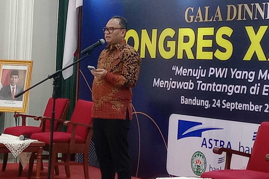Hilman Hidayat, Ketua PWI Jawa Barat saat menyampaikan selamat datang untuk selamat datang kepada peserta Kongres XXV PWI.