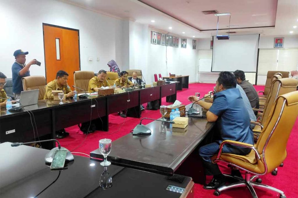 Komisi III DPRD Kota Bontang bersama Dinas Perumahan Kawasan Permukiman dan Pertanahan (DPKPP) saat rapat, di Kantor DPRD Kota Bontang, Senin (4/9/2023)