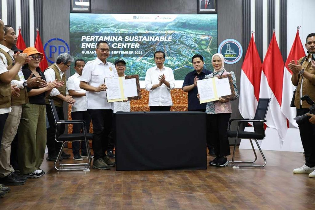Penandatangan MoU oleh Kepala Otorita IKN Bambang Susantono dan Direktur Utama PT Pertamina (Persero) Nicke Widyawati