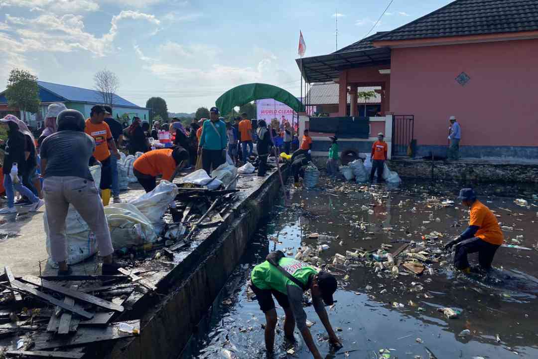 Kegiatan bersih-bersih sedunia di RT 16 dan 17, Kelurahan Tanjung Laut Indah, Bontang Selatan, Jum'at (15/9/2023).