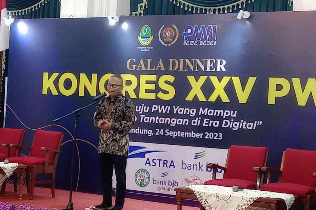 Ketua PWI pusat Atal S Depari saat menyampaikan sambutan di Galadinner Kongres XXV PWI di Gedung Sate Bandung
